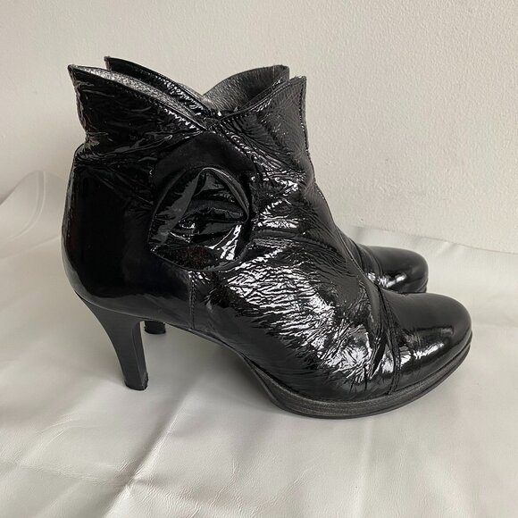 Un Tour En Ville Black Patent Leather Heeled Ankle Boots 8.5 - Picture 2 of 13
